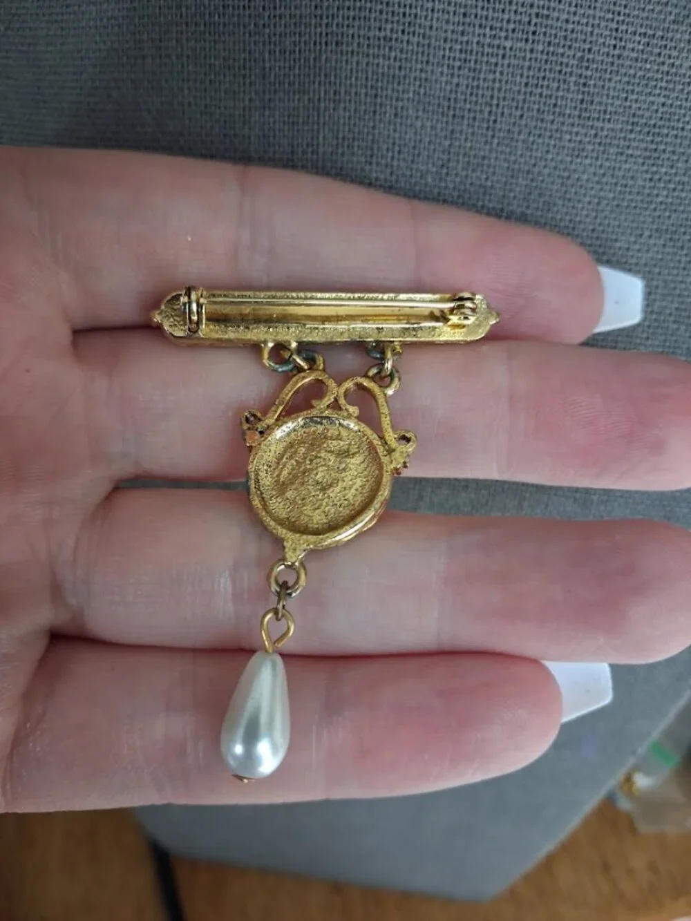 Unique dangle brooch